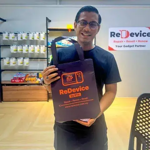 Pelanggan tukar LCD phone di kedai repair phone Sungai Petani, iPRO SP
